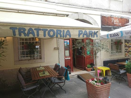 Vhod v Trattorio Park s pokrito teraso